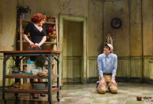 Elizabeth Gillies as Audrey and Milo Manheim as Seymour in Little Shop of Horrors.
© Emilio Madrid