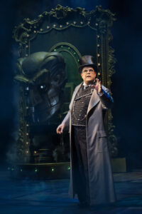 Brad Oscar as The Wizard in Wicked.
© Joan Marcus