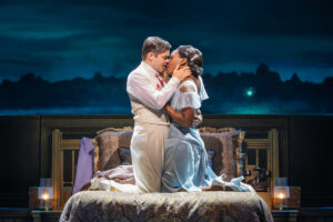 Jeremy Jordan as Jay Gatsby and Aisha Jackson as Daisy Buchanan in The Great Gatsby.
© Matthew Murphy