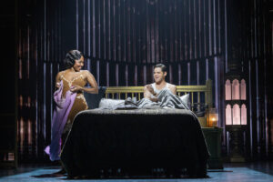 Jeremy Jordan as Jay Gatsby and Aisha Jackson as Daisy Buchanan in The Great Gatsby.
© Matthew Murphy