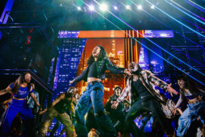 Maleah Joi Moon as Ali and the cast of Hell's Kitchen.
© Marc J. Franklin