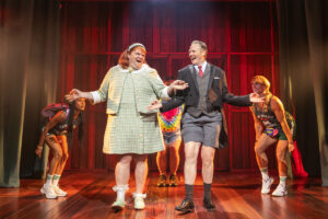 Russell Daniels as Annie, Jimmy Ray Bennett as Martin and the cast of Ginger Twinsies.
© Matthew Murphy