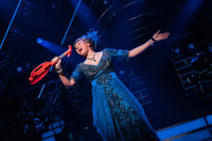 Deborah Cox as Unsinkable Molly Brown in Titanique.
© Evan Zimmerman