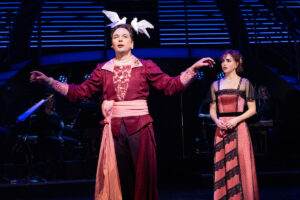 Jim Parsons as Ruth and Melissa Barerra as Rose in Titanique.
© Evan Zimmerman